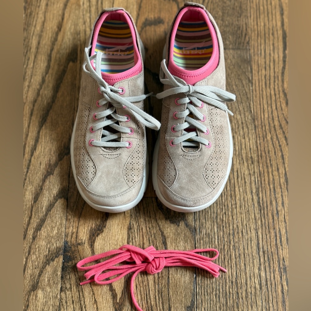 Dansko Pink & Tan Suede Sneakers Women’s Size 39 EU / 8.5 US Comfort Lace-Up—New